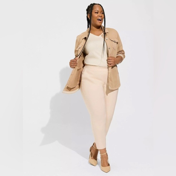 Torrid Womens Plus Tan Pull-On Hi-Rise Relaxed Taper Pant in Short - Picture 1 of 12